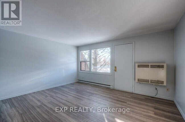 Photo du bâtiment - 1200-1200 Courtland Ave E