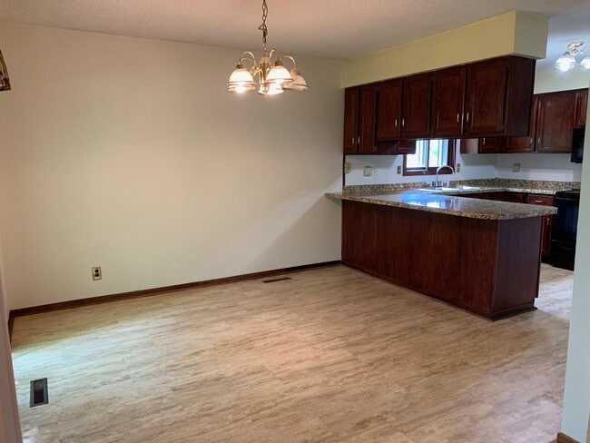 Foto del edificio - 3303 Eddy Ln
