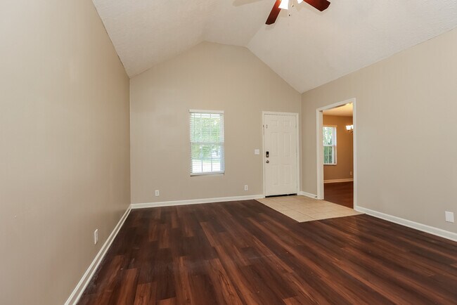 Building Photo - Inviting 3-Bedroom Murfreesboro Home with 1-Car Garage