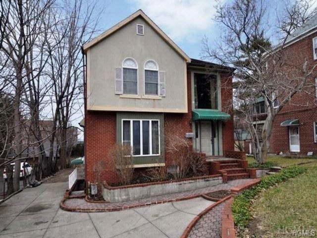 Primary Photo - 21 Pershing Ave
