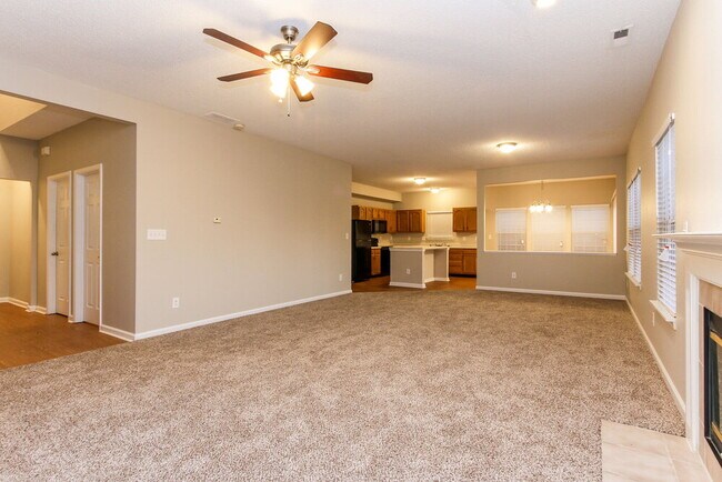 Foto del edificio - 5666 High Timber Ln