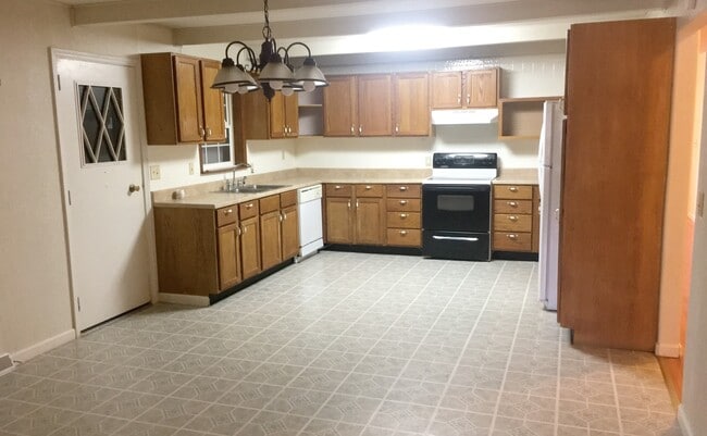 Building Photo - 21524 Hasty Dr