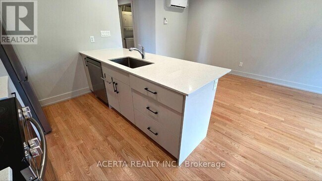 Photo du bâtiment - 1250 Trenton Ave