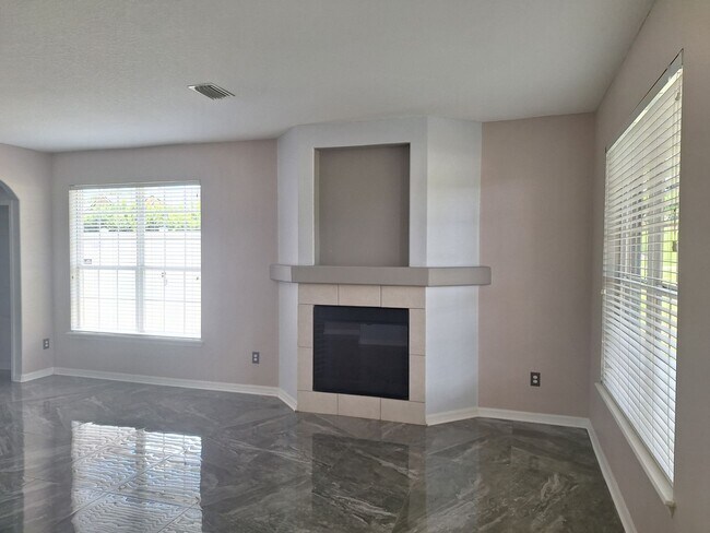 Building Photo - VA-VA ROOM! 5 BR  Home in Debary Country C...