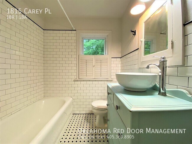 Foto del edificio - 1815 Carey Pl