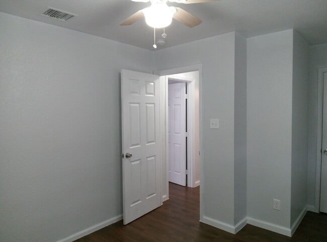 Building Photo - Charming 2-Bedroom Home Near Downtown San ...