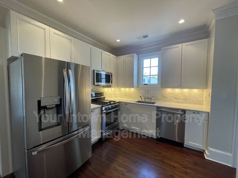 Photo - 367 Moreland Ave NE