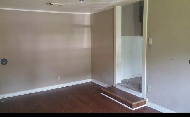 Building Photo - 3 bedroom home