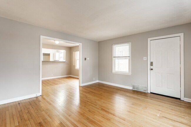 Foto del edificio - 6147 Broadway St