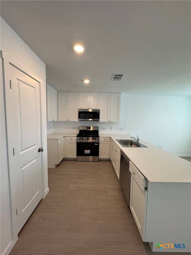 Building Photo - 205 Trinity River Holw