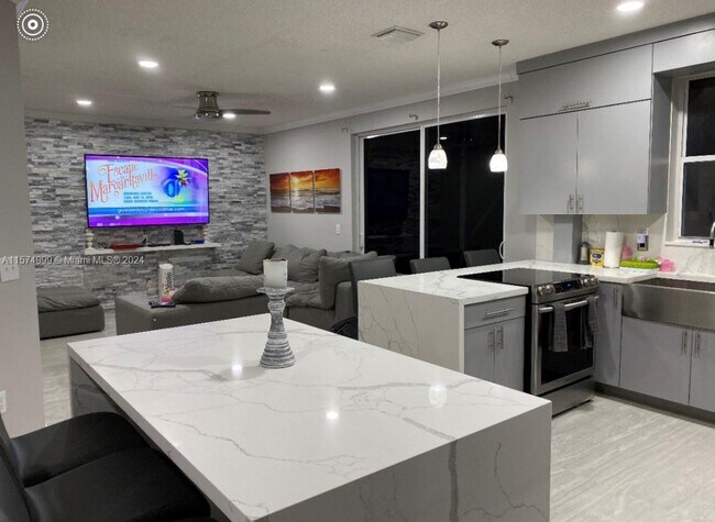 Building Photo - 656 NW 157th Ave