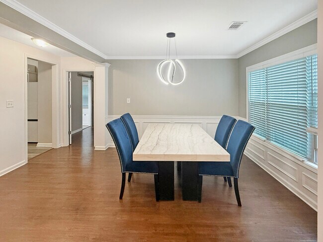 Foto del edificio - 2607 Woodford Ln NE