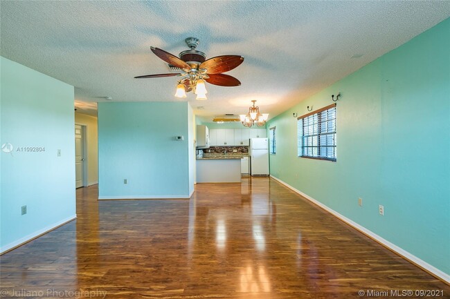 Building Photo - 6552 SW 39th St