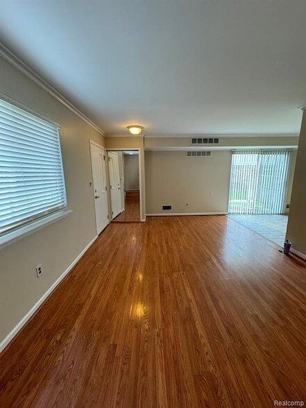 Building Photo - 15806 Dupage Blvd