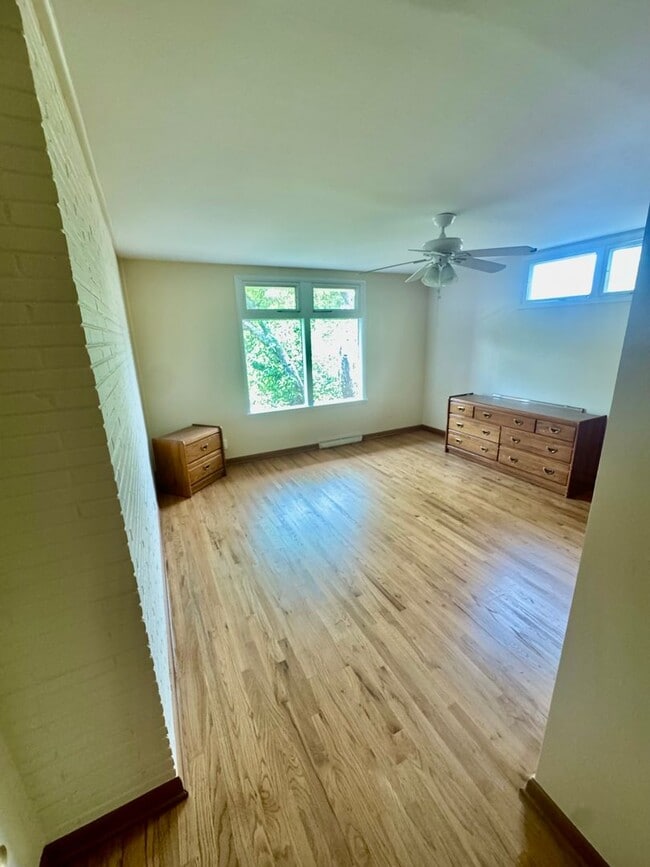 Building Photo - Mid-Mod Wheat Ridge Gem!