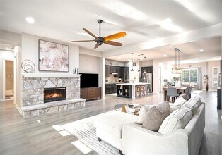 Building Photo - 225 Escarpment Wy