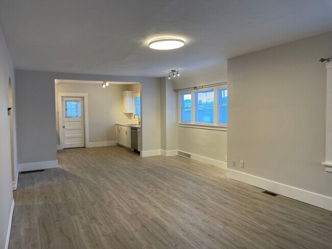 Building Photo - 138 Walnut