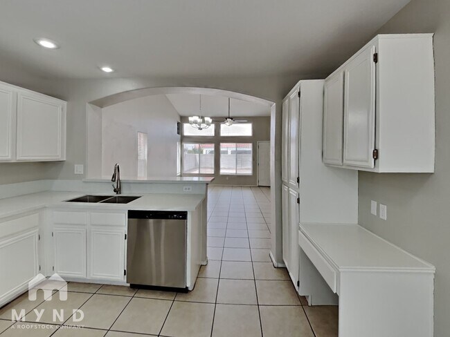 Foto del edificio - 3942 Redfield Ave