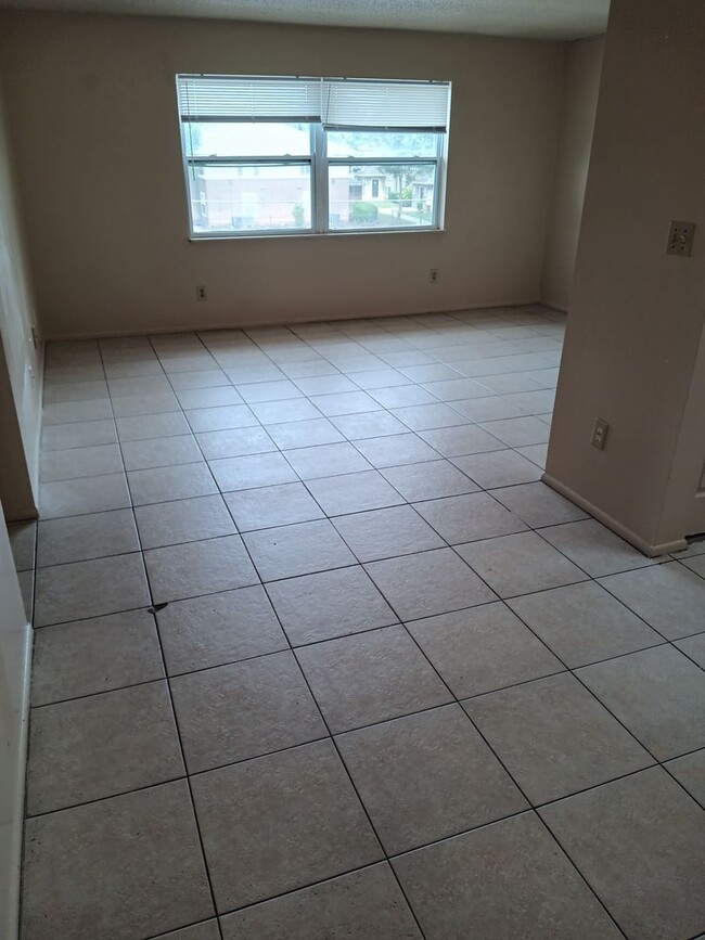 Photo - 1902 Honour Rd House