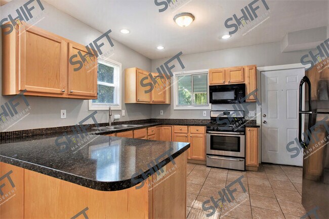 Building Photo - 141 national - updated 4 bedroom home (new...