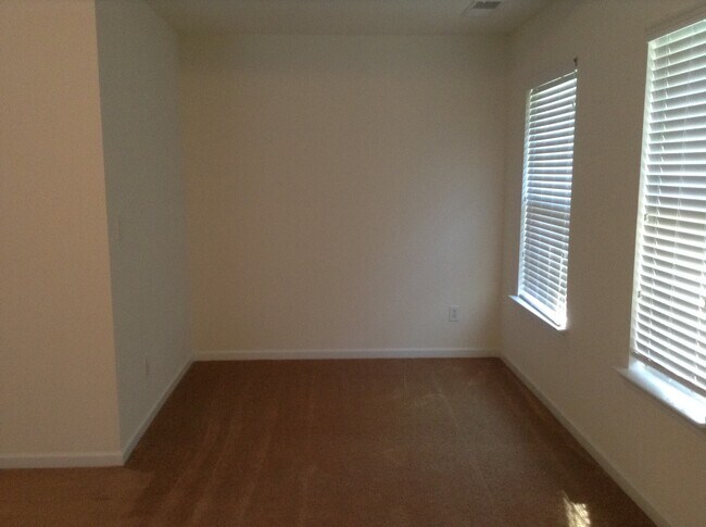 Building Photo - 7228 Handon Ln