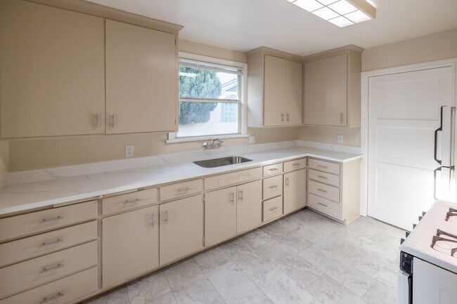 Foto del edificio - 600 S Idaho St