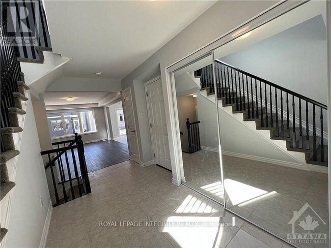 Building Photo - 754 Derreen Ave