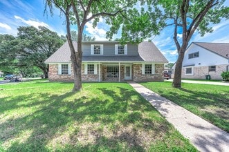 Building Photo - 9014 Landwood Dr