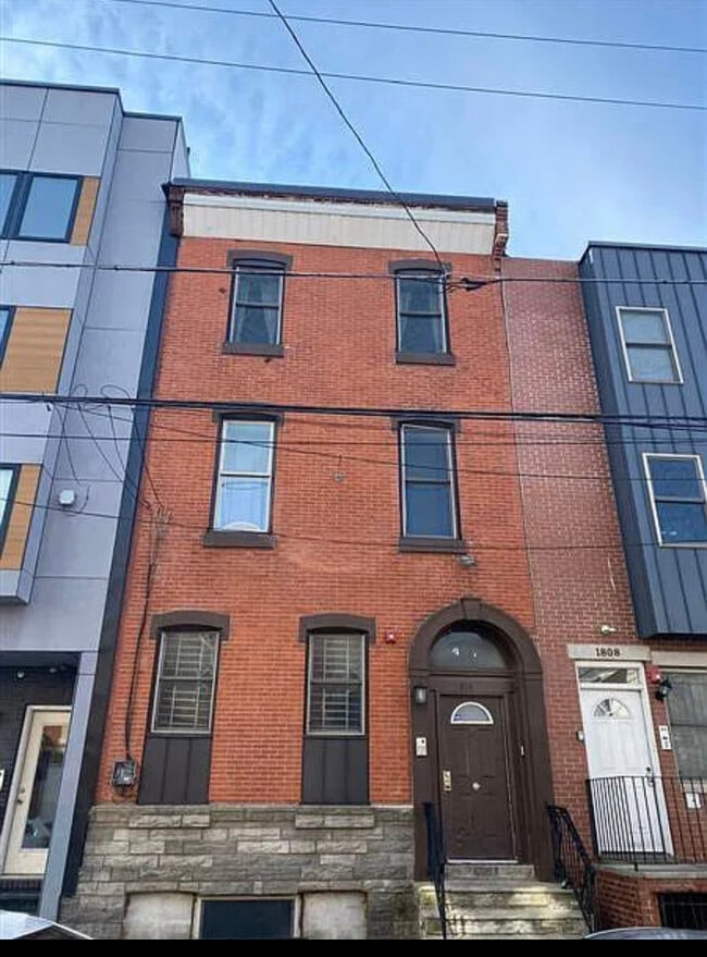 Building Photo - 1806 W Berks St