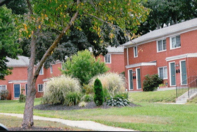 Building Photo - 448 Middle Turnpike W
