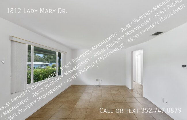 Foto del edificio - 1812 Lady Mary Dr