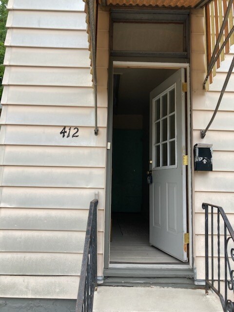 Foto principal - 412 E 5th St