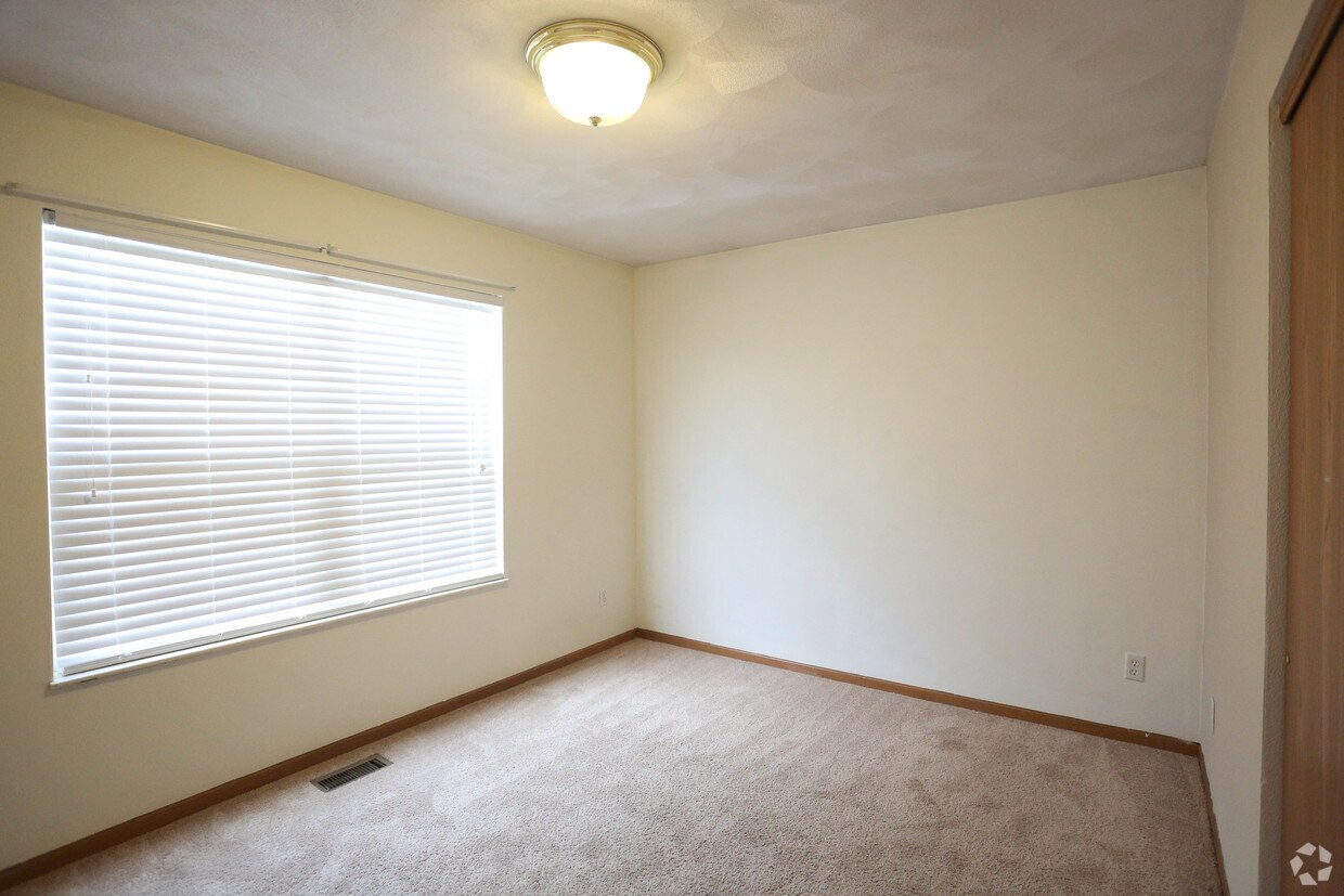 Primary Photo - Monroe Street Apartments