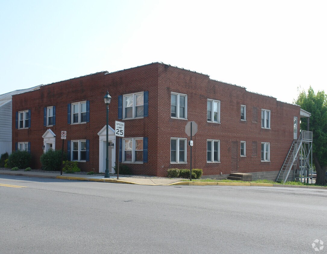 123125 S Market St, Selinsgrove, PA 17870 Apartments in Selinsgrove