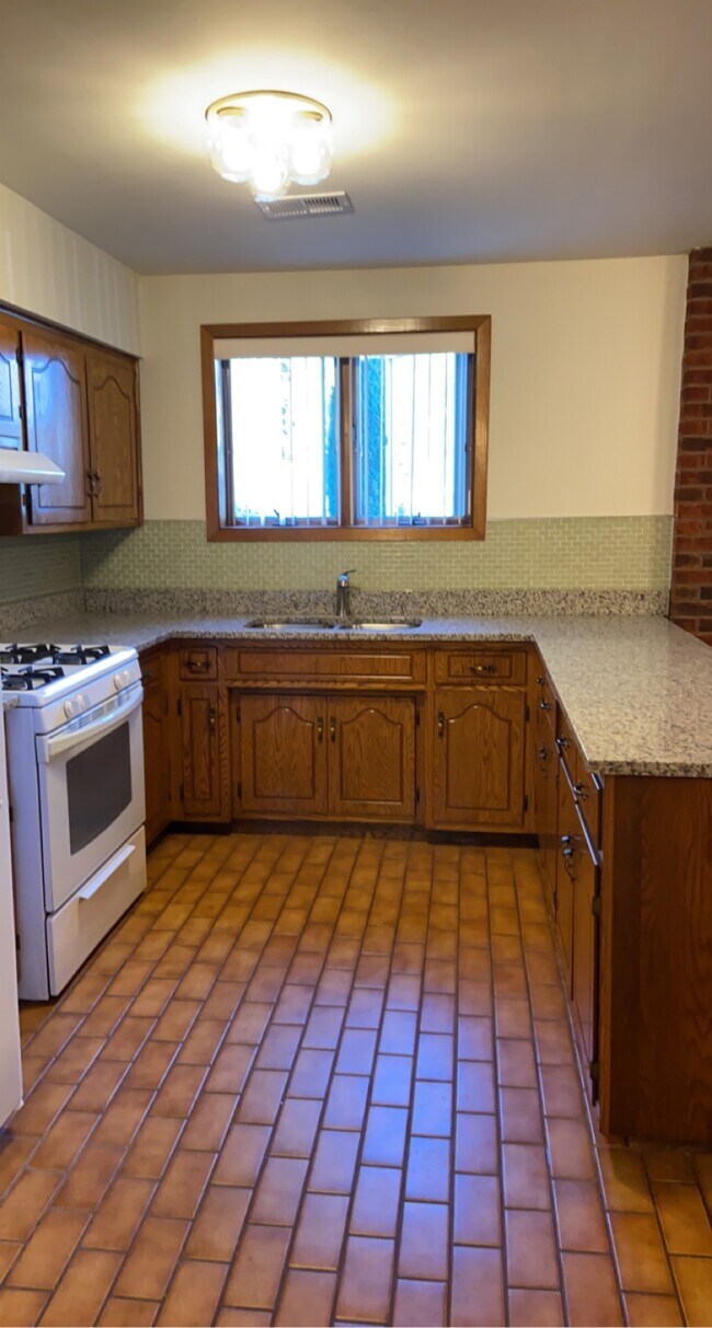 Kitchen - 7900 Paxos Dr