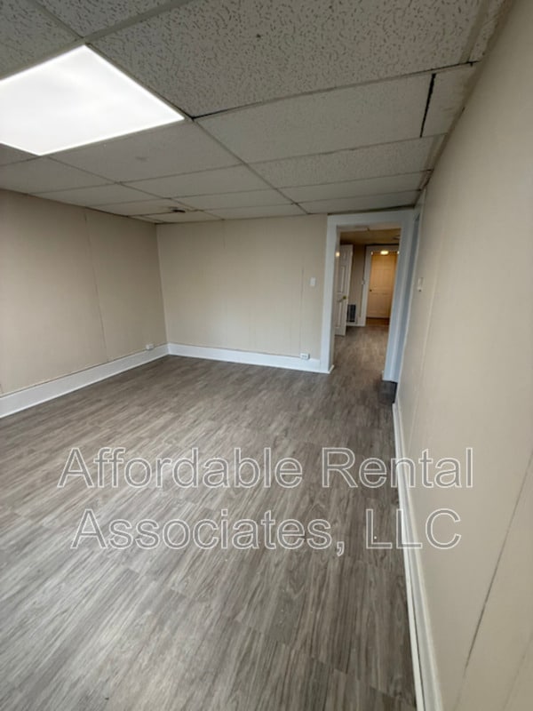 Primary Photo - 2338 W Becher St