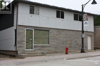 Building Photo - 413 Queen St S