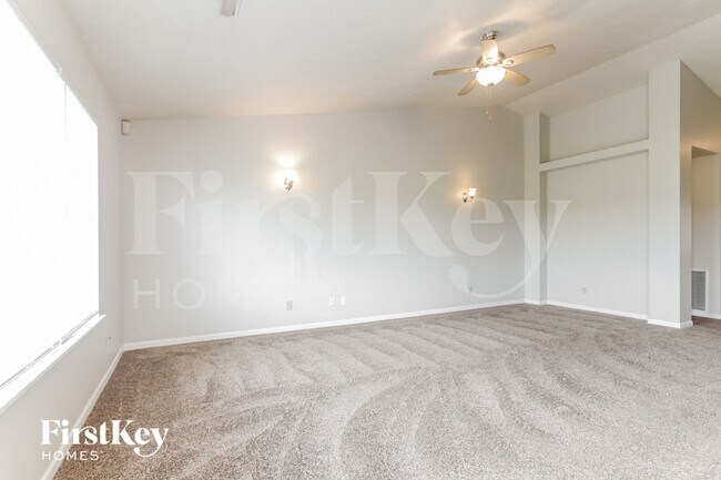Foto del edificio - 2215 Rolling Oak Dr
