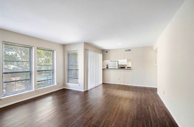 Foto del edificio - West Airport, Unit 902