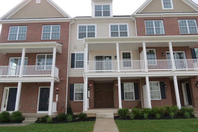 Foto del edificio - Beautiful Penn Square Townhome in Lansdale...