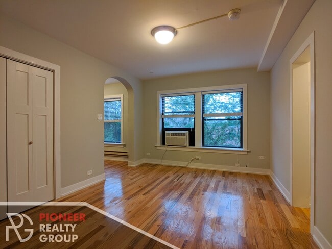 Building Photo - 560 W Arlington