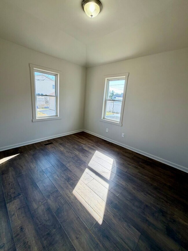 Foto del edificio - Bristol Borough-Three Bedroom Home Available Mid February