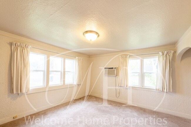 Building Photo - Cozy Home with Storage in Quiet Convenient Location