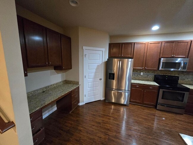 Building Photo - 4 Bedroom, 3 Bathroom House!