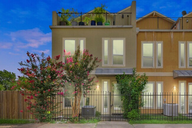 Building Photo - Luxury & Location: Spacious Home Minutes f...