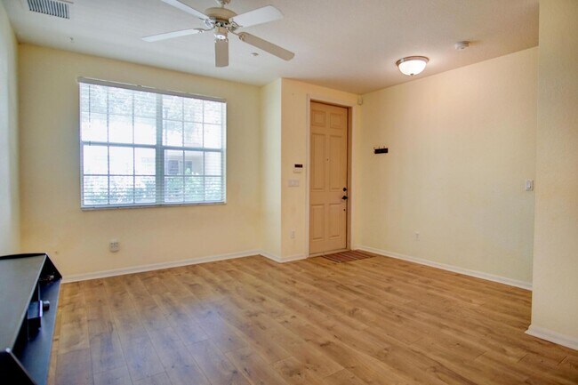 Foto del edificio - 1020 E Longport Cir