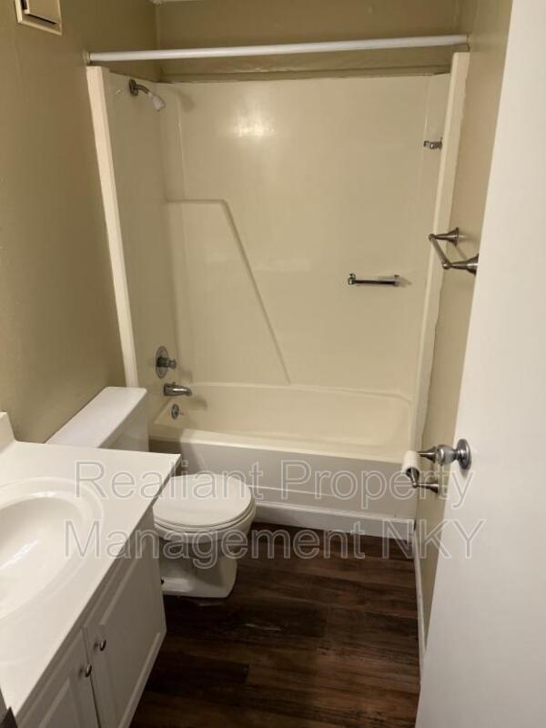 Building Photo - 604 Amhurst Dr