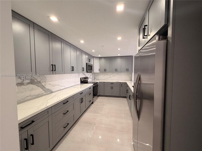 Building Photo - 151 Crandon Blvd