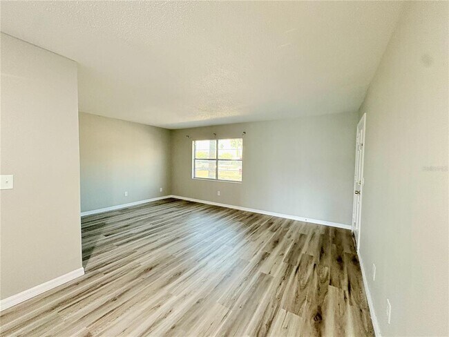 Foto del edificio - 9005 Tudor Dr