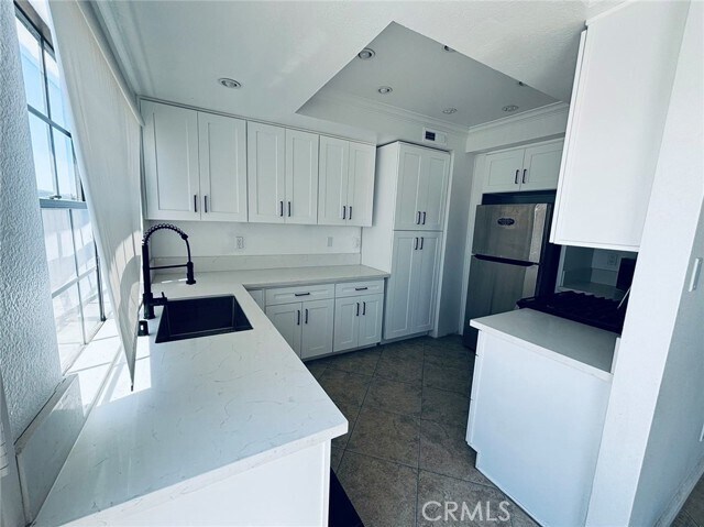 Building Photo - 6215 Peridot Ave